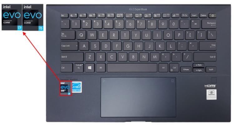 מחשב נייד של ASUS המגיע עם מדבקת Intel Evo