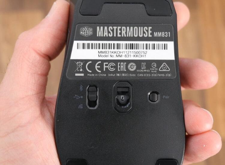 הכפתורים הנמצאים בחלק התחתון של העכבר Cooler Master MM831