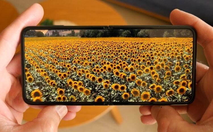 מסך שמציג תמונה חדה עם צבעים עזים Galaxy Z Flip 3