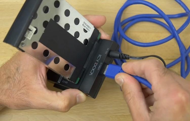 חיבור מתח וכבל USB למתאם SATA