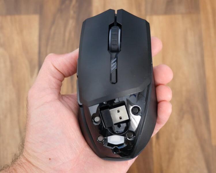 דונגל USB 2.4GHz בעכבר הגיימינג Cooler Master MM831