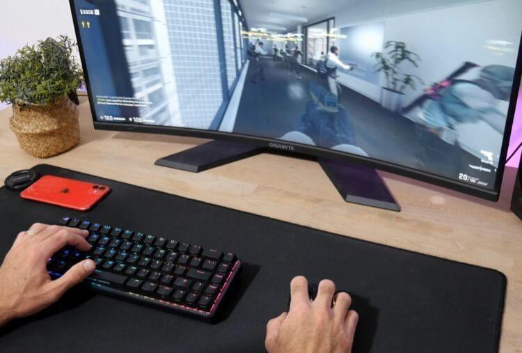 משחקים עם עכבר הגיימינג האלחוטי Cooler Master MM831