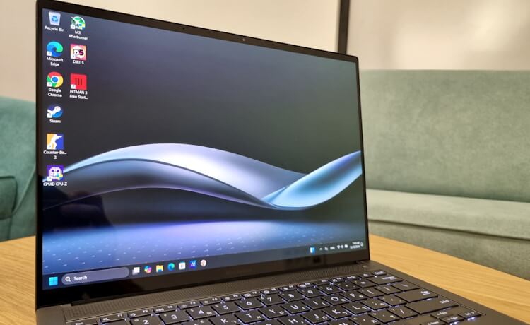 מסך המציג תמונה חדה וצבעים עשירים ל- ASUS Zenbook S 14 (UX5406)