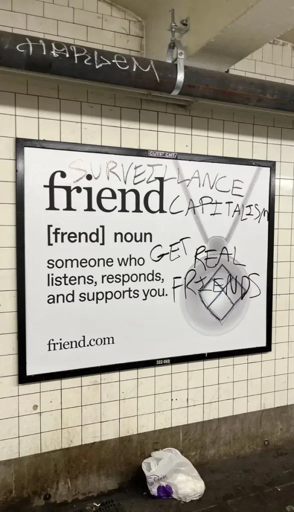 אחת מהפרסומות של Friend ברכבת התחתית