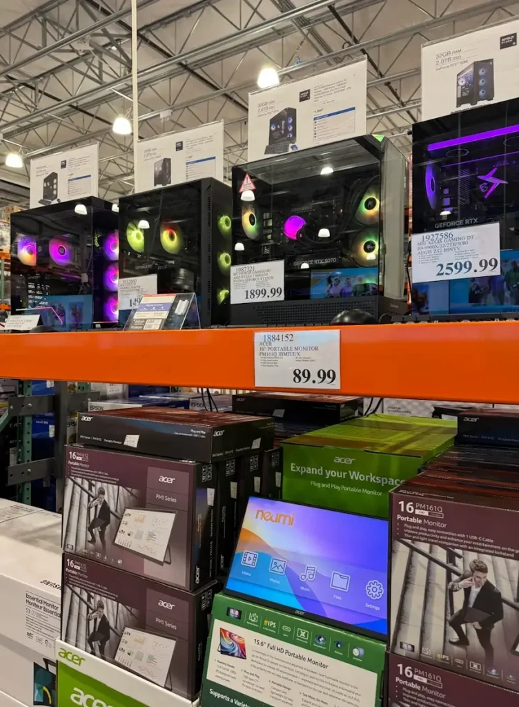 מחשבי התצוגה בקוסטקו שעומדים ללא זכרונות RAM