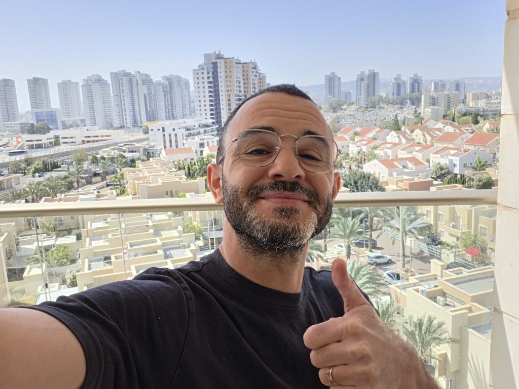 גוון העור נראה טבעי בסלפי