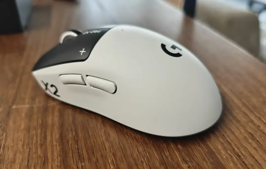 כפתורי הצד של ה- G Pro X2 Superstrike