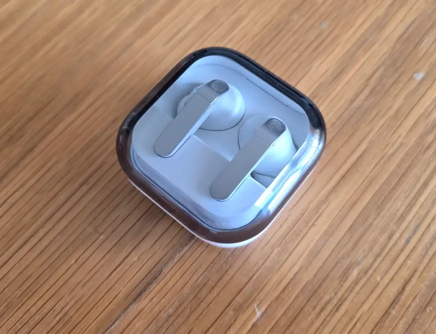 מארז הטעינה של ה- Galaxy Buds4 Pro